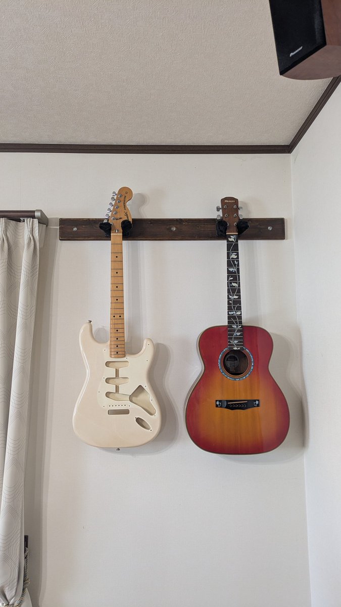 inmrskr's tweet photo. 今日は屋内の大掃除じゃ…
コイツラは一体いつ自分を取り戻せるのだろう…
安物だけど私の青春を共にしたものだから手放せないのよね🙄
#オッサンの連休 https://t.co/D2hPwBvEoR