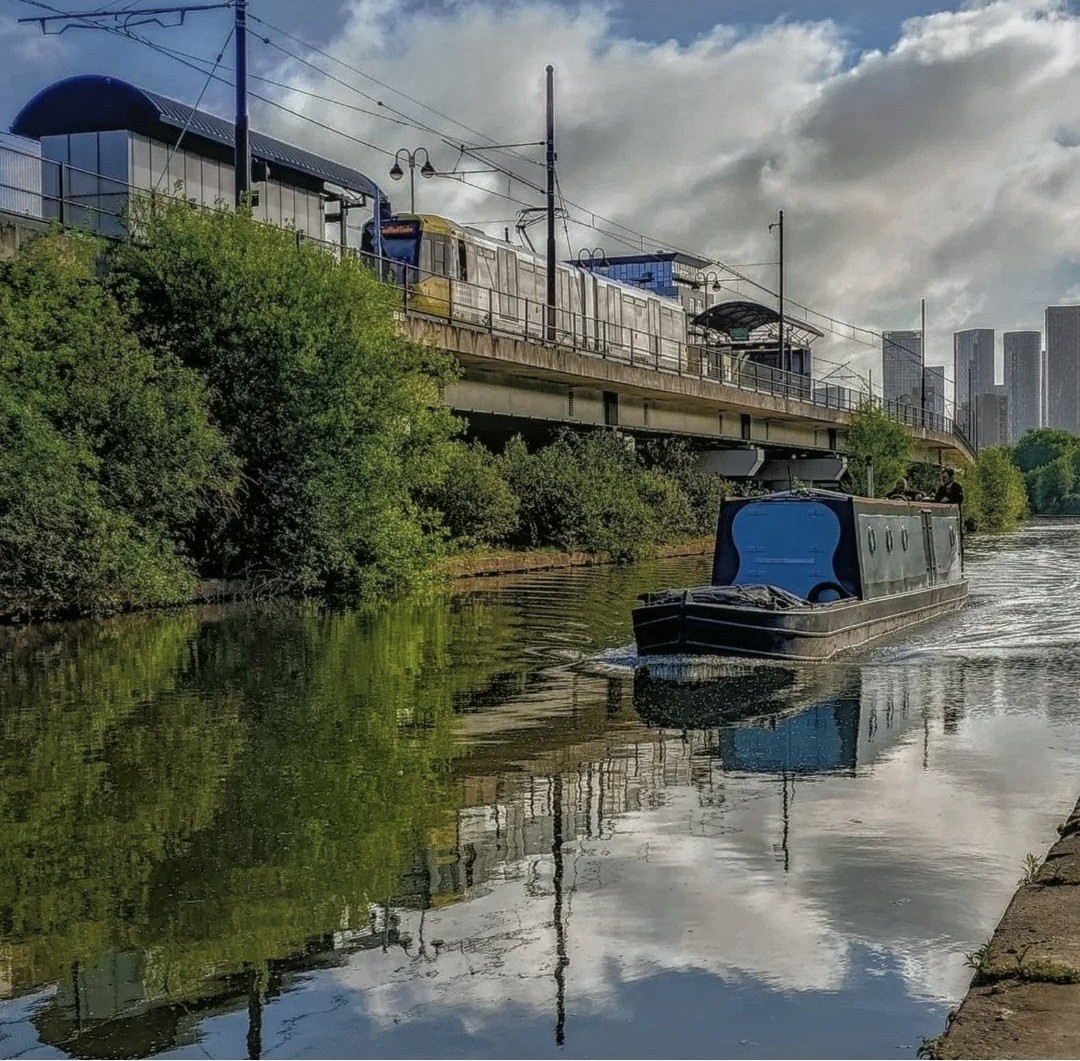 MonicaCrimmins's tweet image. Good morning Sunday.  Two modes of transport. Tram &amp;amp; Barge. Bridgewater Canal #Manchester