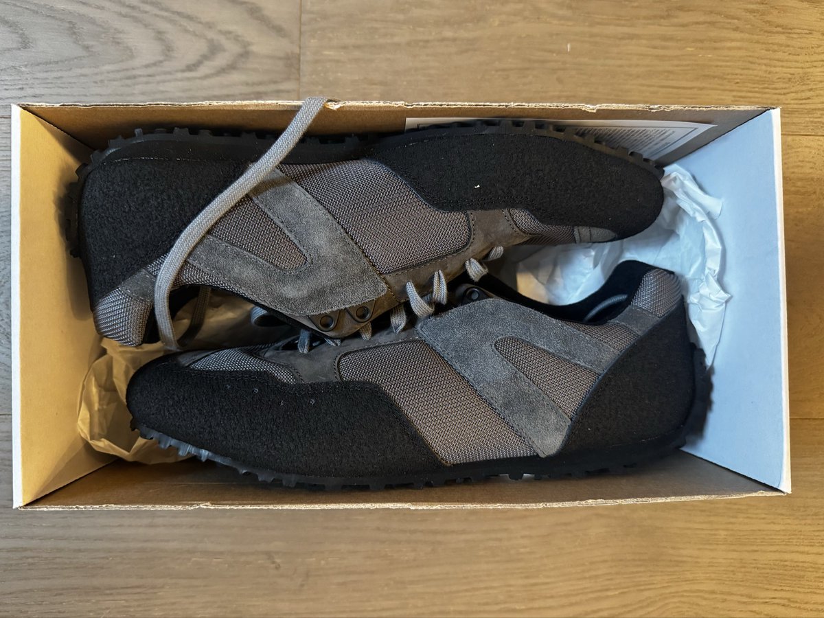 nowhere_nextone's tweet photo. 久しぶりに好みのど真ん中になりうる予感がする、
「REPRODUCTION OF FOUND x YOKE French Military Trainer」
を開封。
スエードレザーとヌバックの使い分け、コーデュラメッシュナイロンとのコンビネーション、それでいて他にはない絶妙カラーリング。(写真は4枚) https://t.co/qVzfgeuCvj