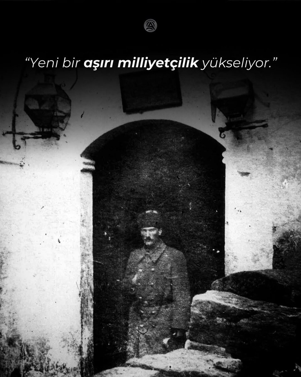 Türkçe düşünüyoruz, 
Türkçe okuyoruz, 
Türkçe yazıyoruz , 
Türkçe yaşıyoruz.

📌Öfkemiz de Sevgimiz de TÜRKÇE olsun! 

#3MayısTürkçülerGünü  🇹🇷 

#KanHafızamızTürk 

Gün, Türk'e aysın 🇹🇷