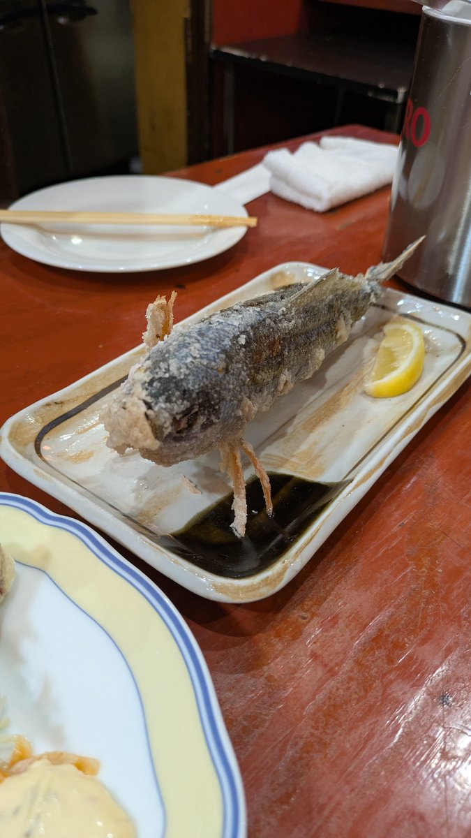 Touch08383384's tweet photo. 今晩は沖縄料理です✨
・スパムチーズの挟み揚げ
・グルクン(沖縄魚)の唐揚げ
グルクンは身を食べたあと骨も揚げていただきました。
とても美味しかったです✨ https://t.co/d566vSiMUn