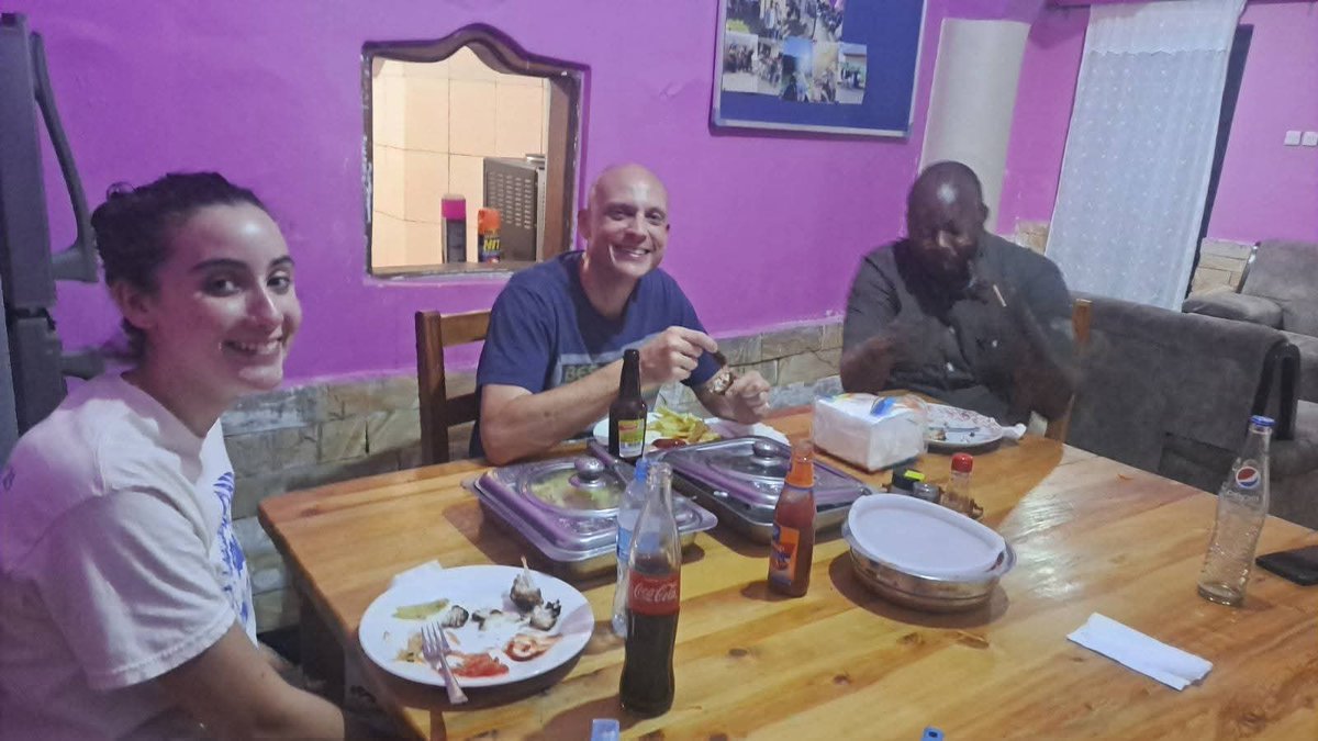 A special moment with this inspiring father–daughter duo. During their first days in Arusha, they immersed themselves in an orientation walk through the local markets, learning, listening, and experiencing daily life in a whole new way.

#VolunteerAbroad #FamilyTravel #Arusha