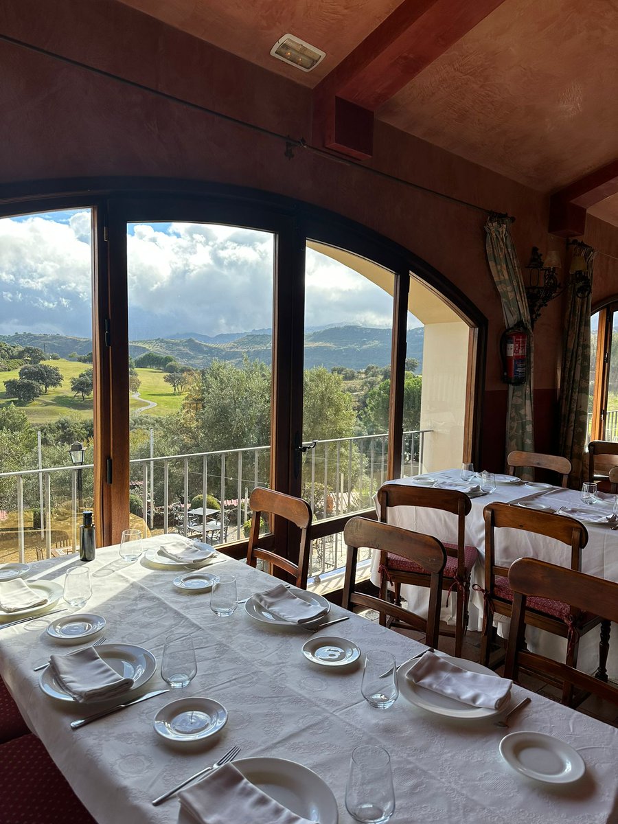 AntequeraGolf's tweet image. Hoy #domingo os esperamos en el #restaurante de #AntequeraGolf para terminar de rematar el #PuenteDeMayo como merece la ocasión.

¿Con quién te vas a venir?
Reserva en el 951060354