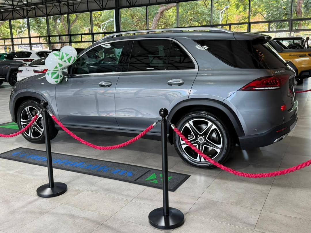 stendai_gondwe's tweet photo. Musalala got his latest wheels from Sir Wicknell yesterday and wow its a beauty and a beast too. #exq #mrputiti #Sirwicknell @wicknellchivayo your generosity is out of this world. https://t.co/Lwlr8sZcW7