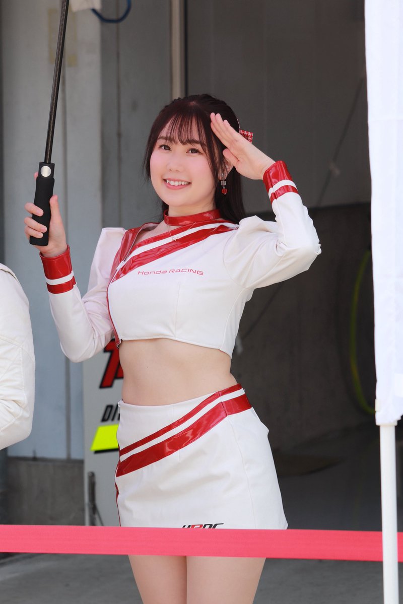 suzuno_yakumo's tweet image. S耐Rd.2鈴鹿🎡
予選日はHRDC、HONDAカラーのリボンバレッタでした🎀❤️🤍
リボン可愛くてお気に入りです🫶❤️

#HRDC #Honda_RandD_Challenge 
#CIVIC #TYPER #FL5 #Honda 
#Honda_RandD_ChallengeWhiteAngels
#レースアンバサダー #レースクイーン