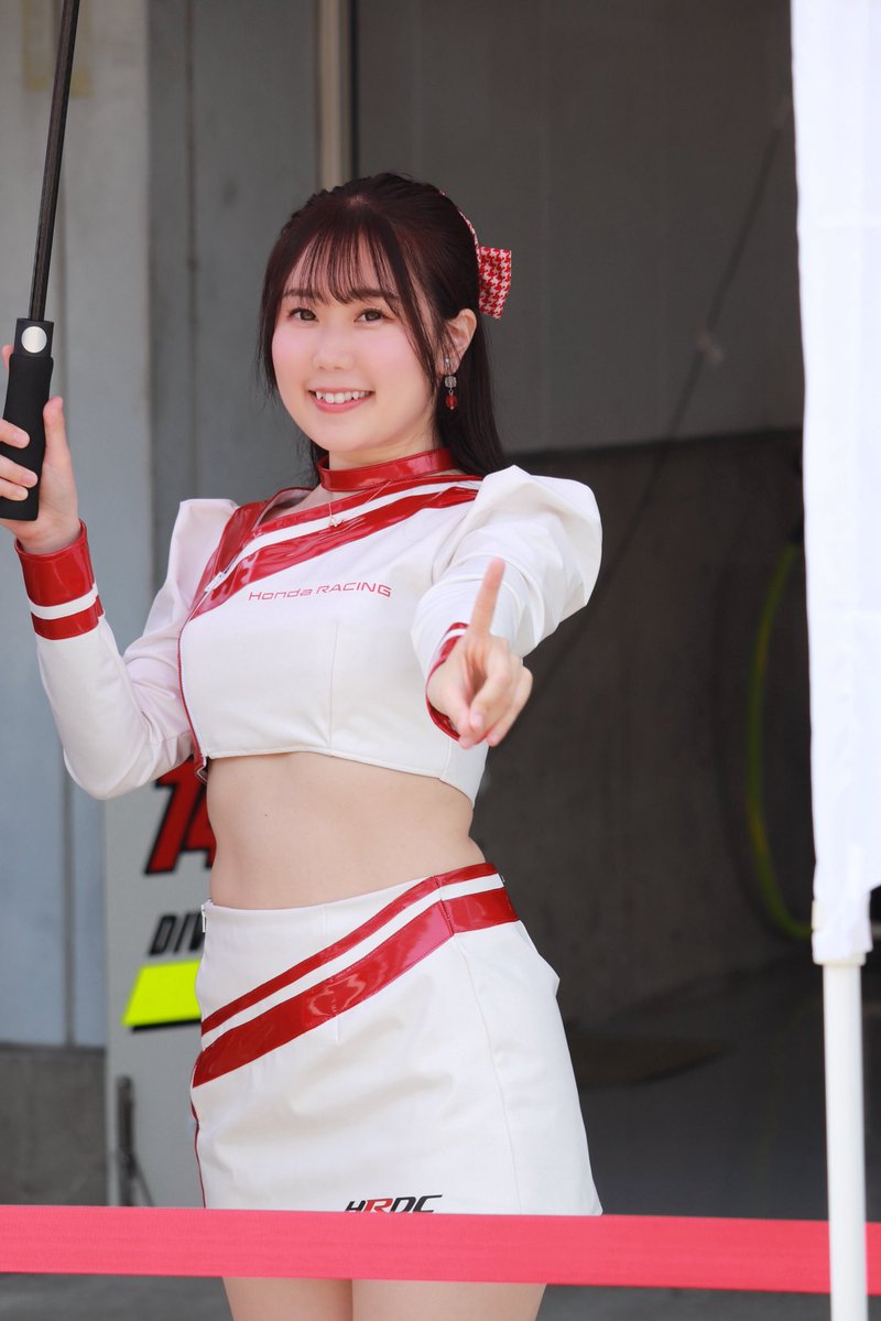 suzuno_yakumo's tweet image. S耐Rd.2鈴鹿🎡
予選日はHRDC、HONDAカラーのリボンバレッタでした🎀❤️🤍
リボン可愛くてお気に入りです🫶❤️

#HRDC #Honda_RandD_Challenge 
#CIVIC #TYPER #FL5 #Honda 
#Honda_RandD_ChallengeWhiteAngels
#レースアンバサダー #レースクイーン