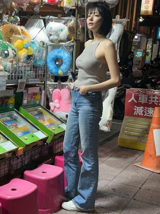 台湾の屋台で激写されてしまった岡田紗佳様、流石にこれは役満 https://t.co/LnjRBwd8Km