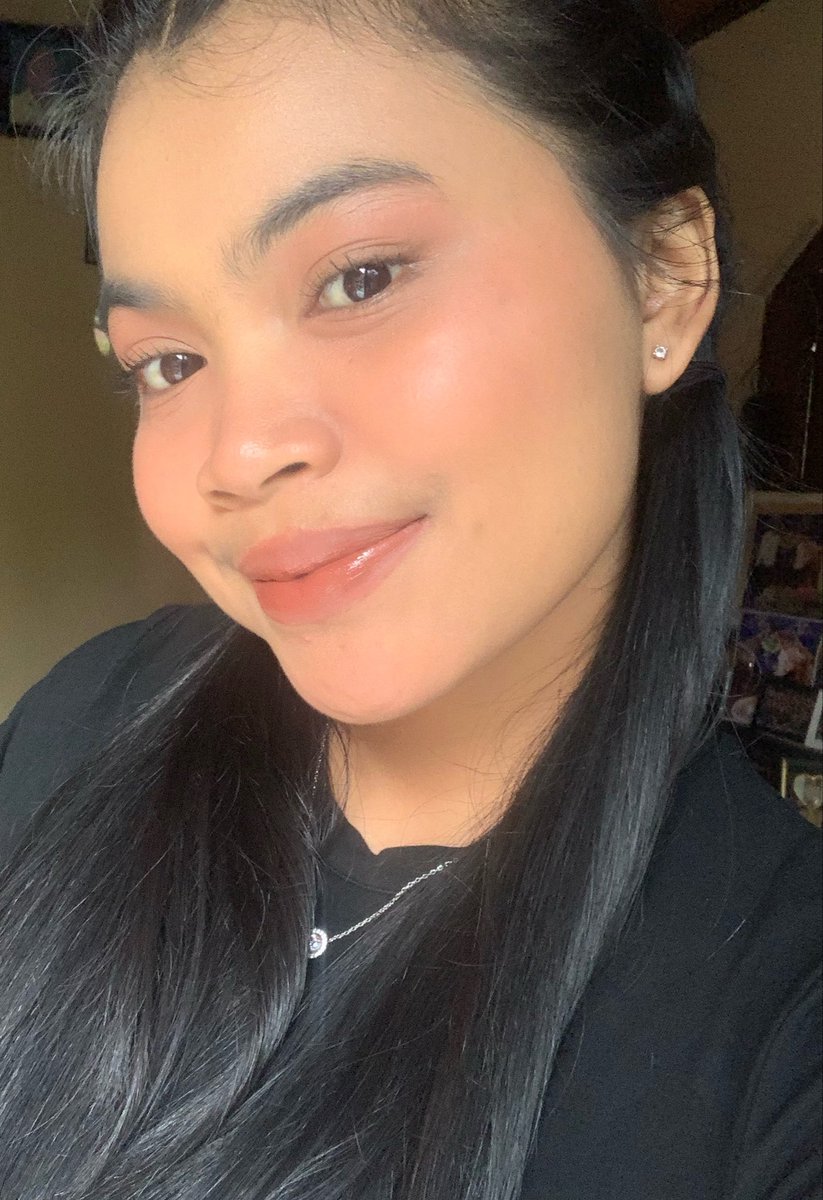 skyndies's tweet photo. Edisi makeup peach look, sangat kyutt bukan makeupku🫣

Menurutku kunci dari makeup biar keliatan fresh dan on point itu letaknya di blush on dan lips🥰
Dibawah aku spill aku pake produk apa aja👇👇👇 https://t.co/0PoY36kTeN