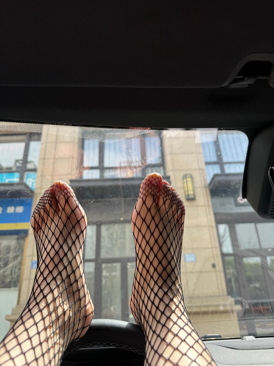 Llllluuud's tweet photo. 足你两下就什么都招了 #足交 #反差 #母狗 #调教 https://t.co/ioVYkp2aup