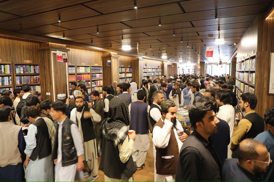 Aksos Book Store tweet media