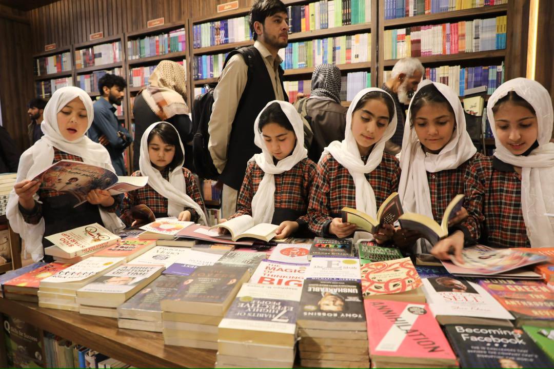 Aksos Book Store tweet media