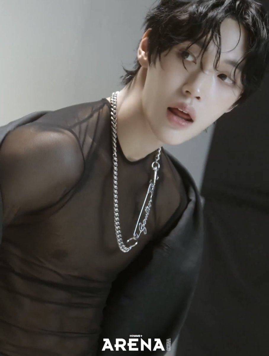 같이 장어 먹고 게임하고 동거 중이신 분들......