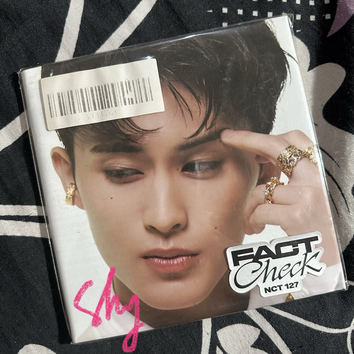 4thphuwing's tweet photo. wts want to sell

— official album fact check exhibit mark cover

70k SEALED

📍jatim
🍊freeong
✅ split pay 
✨price inc pack, exc admin
💭dm for detail &amp; condi

t. wts mark fact check album https://t.co/PLJElv7dH8