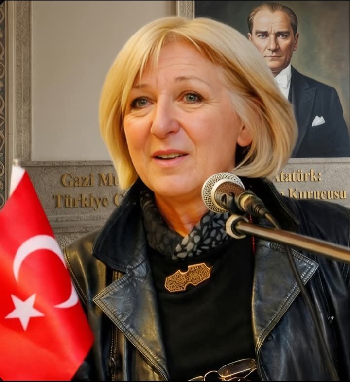 Bo_nan_za_'s tweet photo. 🇹🇷 TÜRK NEREDE

-Ön plandaki siyasetçiler "Ben Türk değilim" diyor.

-Ön plandaki sanatçılar "Ben Türk değilim" diyor.

-Ön plandaki iş adamları ve zenginler Türk olmadıklarını açıklıyorlar.
Üstelik bu alanlar Türkler'e kapatılmış durumda.

*Siyasetçi olmaya kalksa engellenir!
*Sanatçı olsa kimse adını anmaz.
*İş insanıı olsa batırılır.

Peki Türk nerede?

-Türk oy veriyor.
-Türk asker olup ölüyor.
-Türk polis olup ölüyor.
-Türk tarlada ürünüyle aç kalıyor.
-Türk fabrikada işçi,
-Türk dairede memur.

Aynı Osmanlı'ya dönmüşüz!
Sonra biz bunları söyleyip "Uyan Türk!" deyince "Türkçüler ırkçı" diyorlar!

Oysa Türk olmayanların ırkçılığından, Türkçüler'e ırkçılık yapma imkanı kalmamış ki, Türk ırkçılık yapsın!

Bütün köşe başları tutulmuş. Türkiye'de asıl ırkçılığı Türk olmayanlar yapıyor!

Banu AVAR

3 Mayıs Türk'çülük günü kutlu olsun