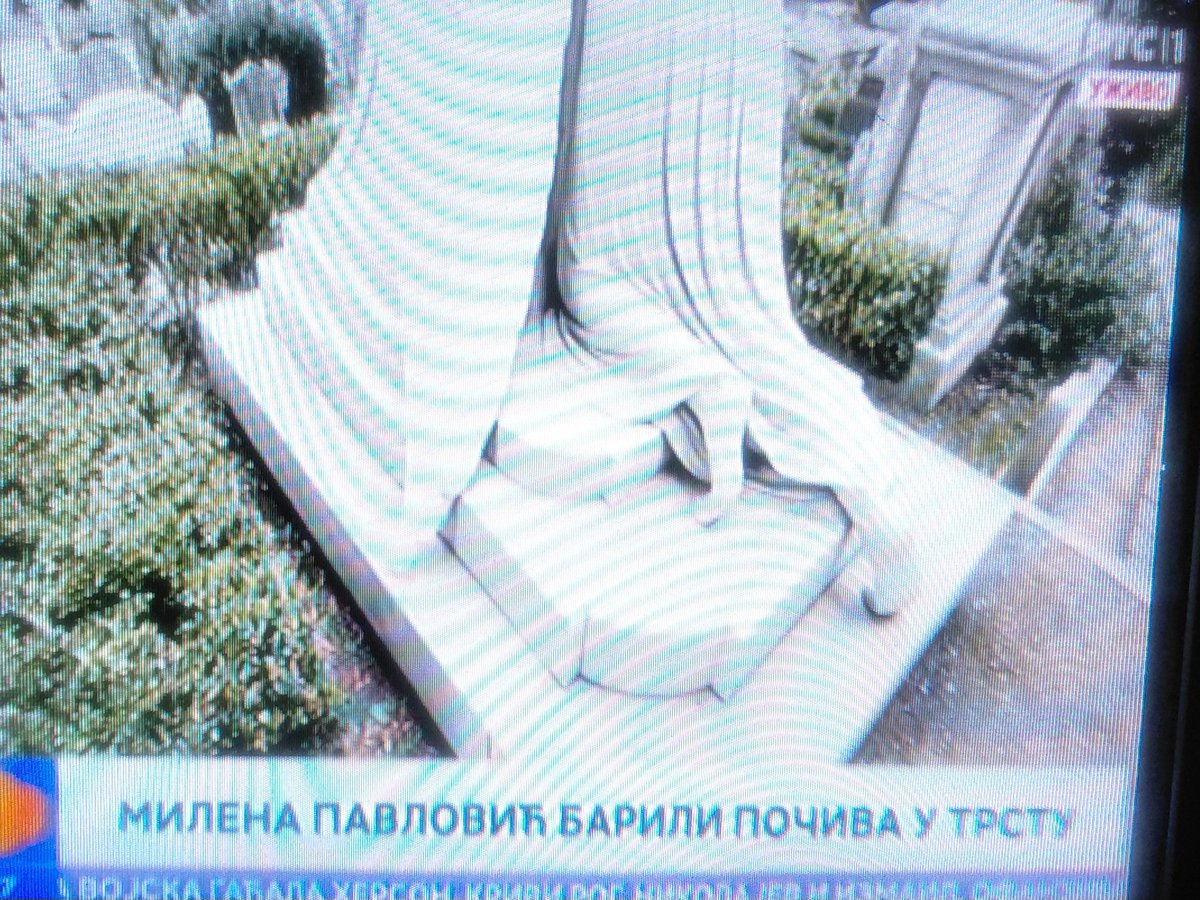 LugonjicR's tweet photo. Polupani @RTS_Jutarnji napravi prilog o tome kako se urna sa Milenom Pavlović Barili nalazi na groblju u Rimu, a svo vreme stoji potpisano da je u Trstu. 🙄 https://t.co/ggXXcMZlMe
