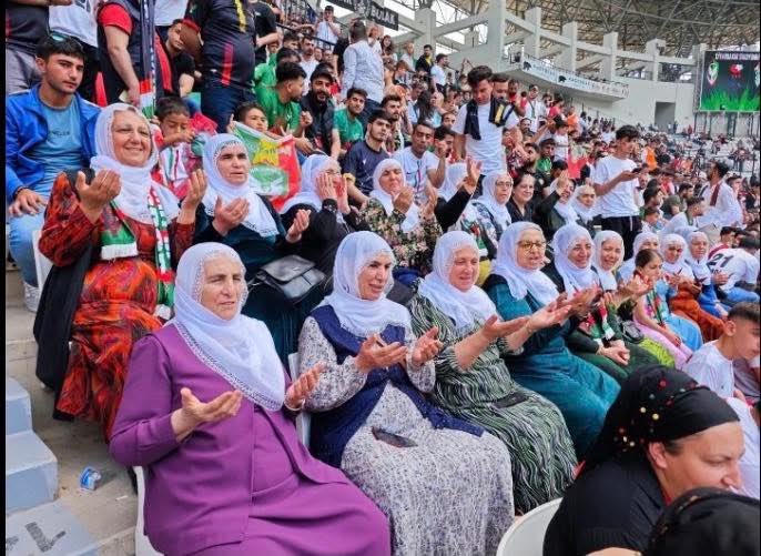 Başka bir futbol takımında böyle bir taraftar grubu gördünüz mü?