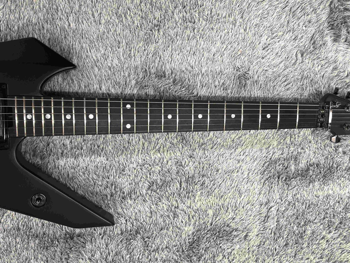 esp_bigboss's tweet image. Killer KG-Exploder II BIB Black Satinが入荷しました☆
今では貴重なエボニー真黒（マグロ）指板の1本ですよっ!!
BIBの名に恥じぬ惚れ惚れする黒さです♪
store.shopping.yahoo.co.jp/esp-bigboss/45…
 #espguitars
#Killer
#BIB
