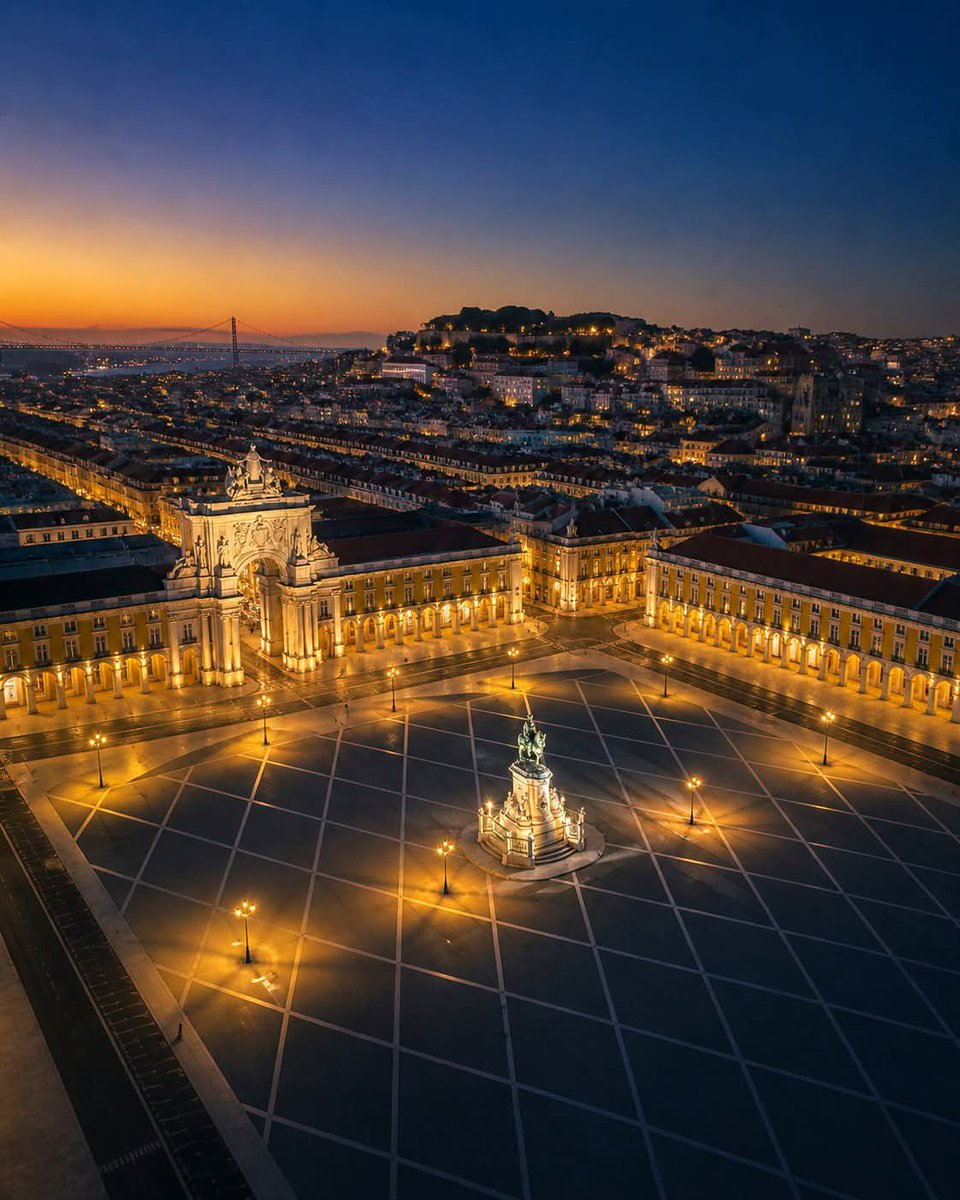 nritravelogue's tweet photo. Commerce Square in Lisbon, Portugal 🇵🇹 https://t.co/OU6s3pRvvG