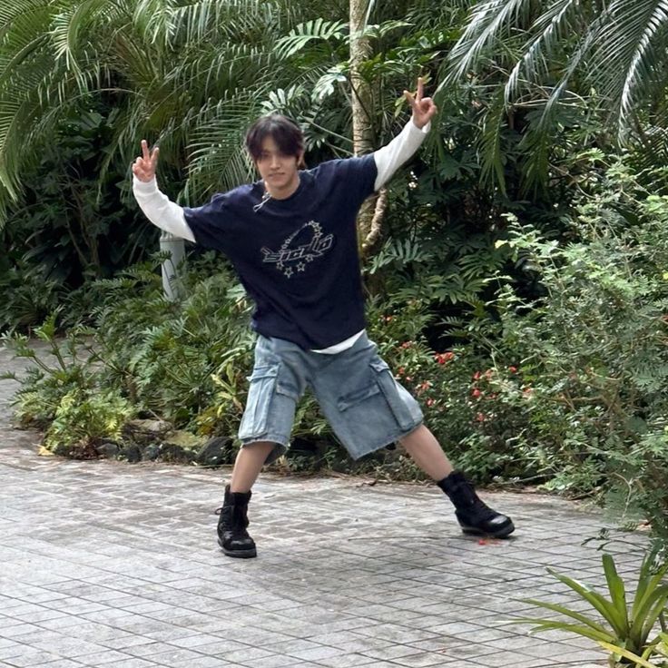 val ☆ SEEING EVAN tweet media