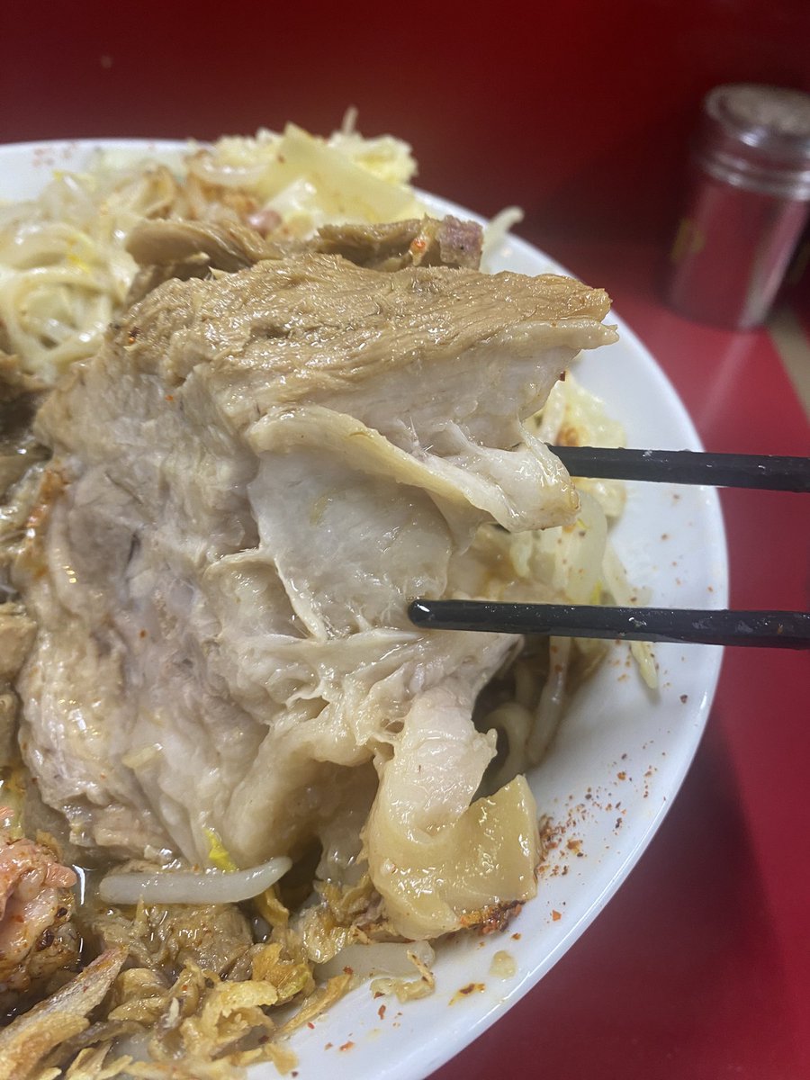 ラーメン二郎越谷店🍜
🎏GW営業ありがとうございます✨

小塩汁なし 濃いたまご追加
久しぶりに『ゼンブで😏』

助手くん😁ニヤけた顔でのゼンブコールに気づいてくれてサンキューです🙇🏻
こんなに美味い一杯🍜よそ見して食べられないぜ😤

4日〜6日も昼営業のみですが営業してくれるなんて感謝です🙏