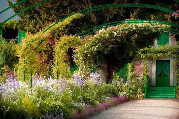 allontanarsio's tweet photo. La beauté de ces jardins https://t.co/S42xaTGw2y