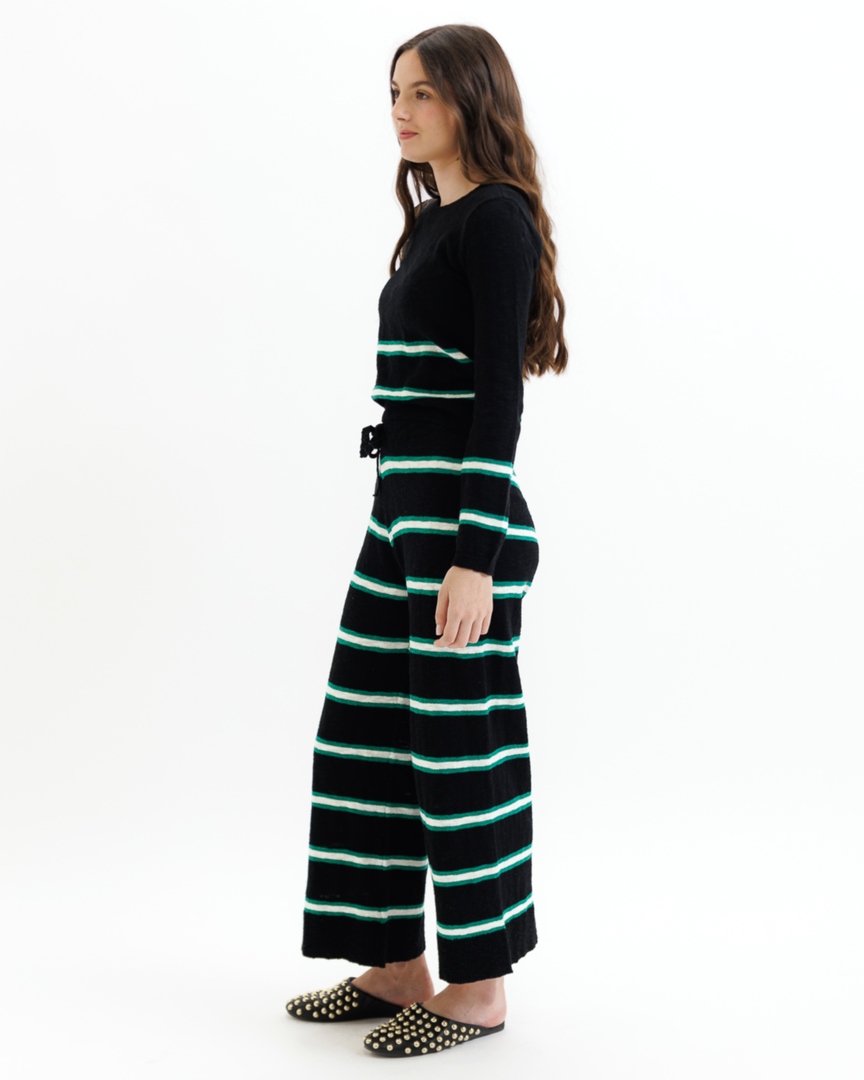 amomentofnow's tweet image. Just dropped the ✨Round Trip Pant✨ final sale. Knit wide leg, drawstring waist, full-length. Perfect for errands or lounging. 27" inseam. Grab yours! 👉 amomentofnow.com/products/round… #womensfashion #newarrivals #kapowgirlco #widelegpants #knitpants