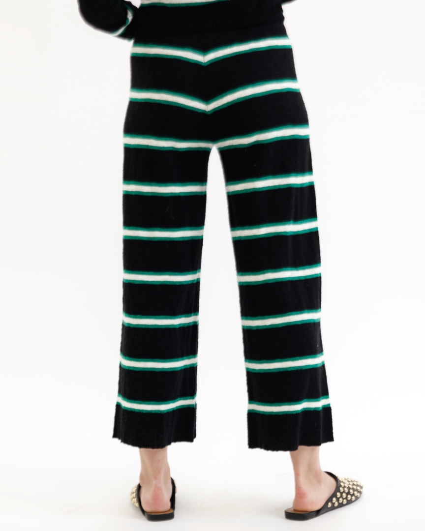 amomentofnow's tweet image. Just dropped the ✨Round Trip Pant✨ final sale. Knit wide leg, drawstring waist, full-length. Perfect for errands or lounging. 27" inseam. Grab yours! 👉 amomentofnow.com/products/round… #womensfashion #newarrivals #kapowgirlco #widelegpants #knitpants