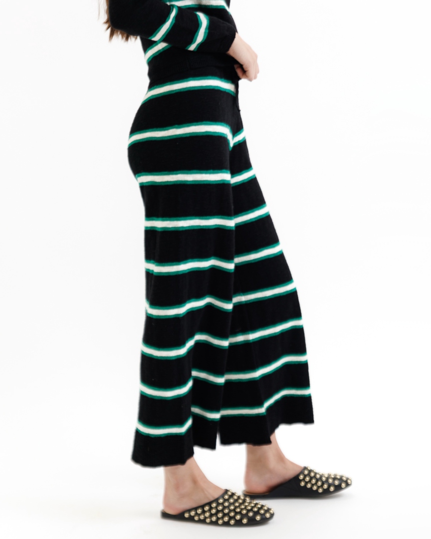 amomentofnow's tweet image. Just dropped the ✨Round Trip Pant✨ final sale. Knit wide leg, drawstring waist, full-length. Perfect for errands or lounging. 27" inseam. Grab yours! 👉 amomentofnow.com/products/round… #womensfashion #newarrivals #kapowgirlco #widelegpants #knitpants