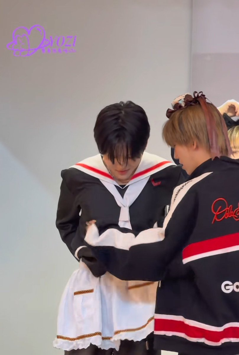 sunsubamz's tweet photo. he's the cute clothes expert https://t.co/AeNgOZSr9I