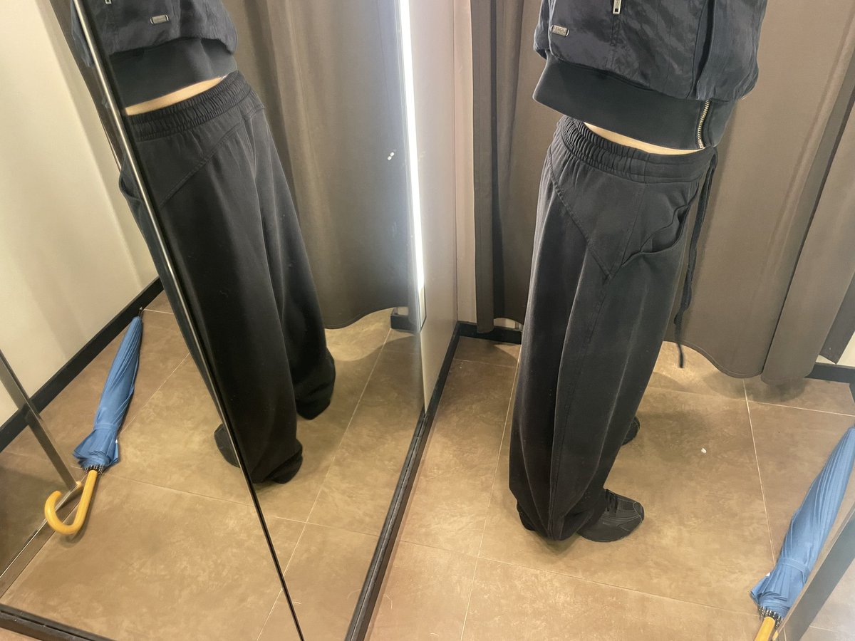 ____7pm's tweet photo. 자라 왓는데 검정바지 살까말까 고민 오천번 함 https://t.co/jik8v8M6Iw