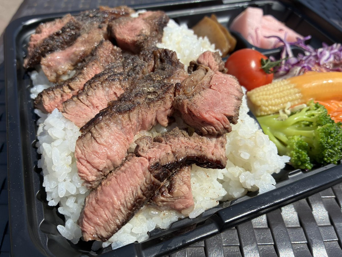 kobakenchang's tweet photo. 昨日の美味暴食✨️
#音輪弥栄 さん
#SAUMAROCAFE さん
#KAZROCK さん
#潤の珈琲 さん
#肉波 さん
全部美味かった😋
夜に豚焼肉弁当2個はやり過ぎた🤣
#暴食戦線 https://t.co/sqcAXcGVMD