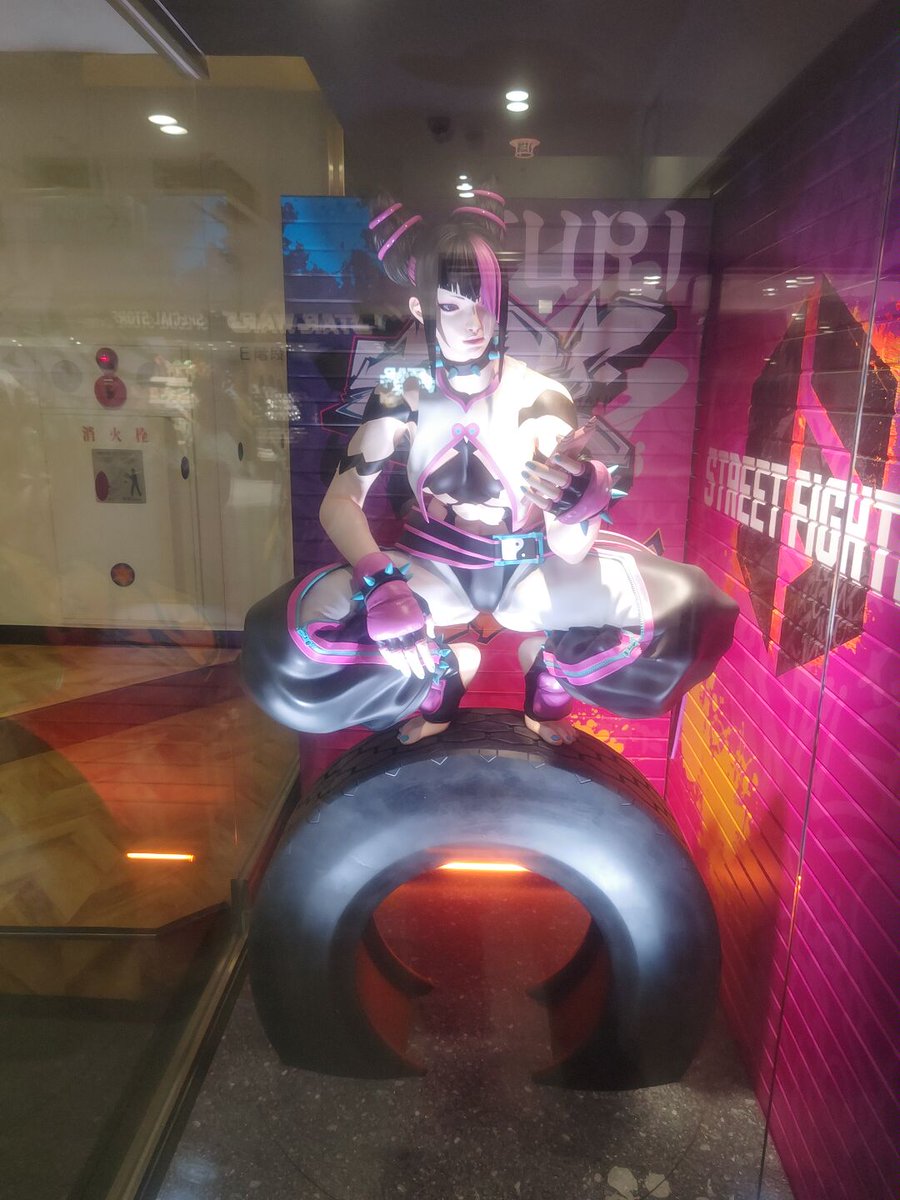 MUT_869's tweet photo. カプコンストアとかジャンプショップ等も見てきました〜 https://t.co/oTzQFkgFBb