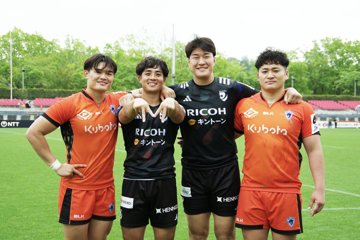 RICOH_BlackRams's tweet photo. 🖤🐏 NO SIDE 🦄🧡

#明治大学ラグビー部 の仲良し同期たち🏉
ニコニコ笑顔でⓂ️ポーズ✌🏻✨

#BlackRamsTokyo #ブラックラムズ東京
#LeagueOne #リーグワン #世田谷区 https://t.co/4OBwti6xqv