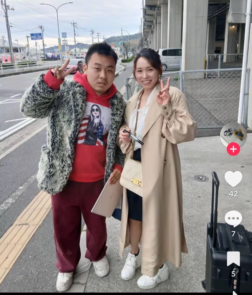 ろあ tweet media