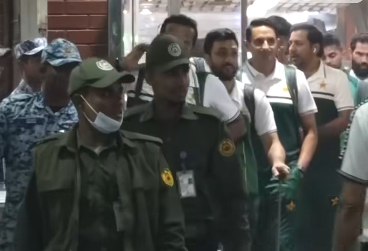 imafzaal5's tweet photo. Pakistan Test Cricket Team landed Dhaka
#PakVsBan
#PCB https://t.co/8VE874LJXE
