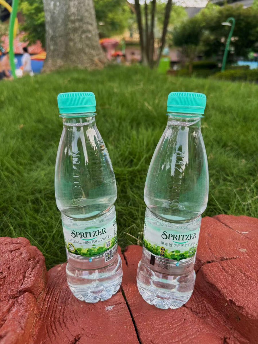pb_brown's tweet image. "Swap 1 sugary drink for water today—your body (and energy levels) will thank you!  #HealthyHabits #HydrationMatters"