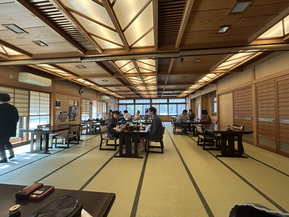 skydream5's tweet photo. 岩内温泉の宿に泊まりました！
宿名「おかえりなさい」
こじんまりしているが、落ち着ける宿でした！料理もおいしく、大人の隠れ家的ないい宿でした！
宴会場もあり、40名くらいまでの団体でも利用できそう！
#秘境の宿
#隠れ家宿
#団体旅行
#社員旅行 https://t.co/PEF7JD0dmT