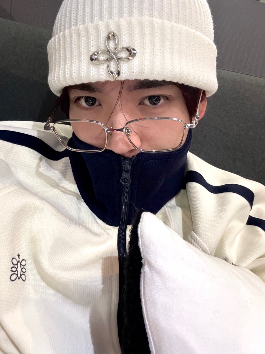 jebidoublelove's tweet image. 260502 🐰💬 16:29 KST

📩

It’s the weekend so date?