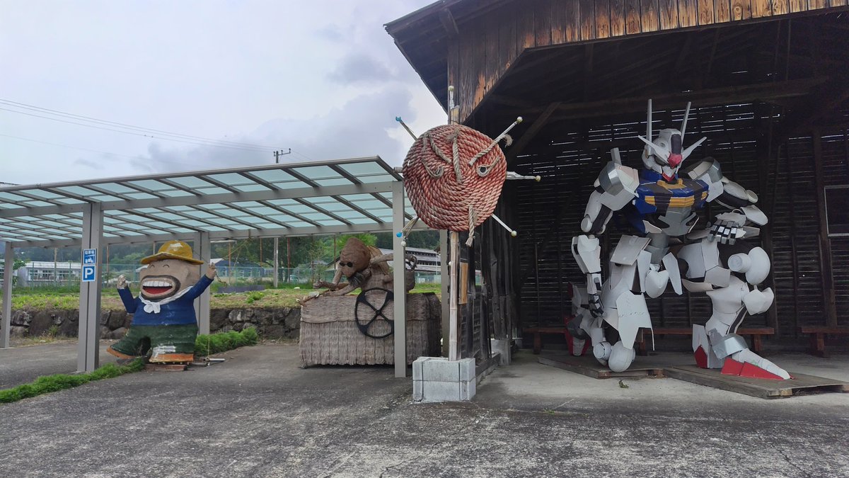 CopenAdoGUNDAM's tweet photo. なんだこれは…
帰宅中偶然発見… https://t.co/HEicU8Uaq7