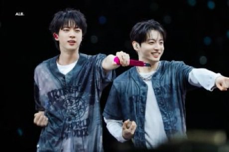 SxTpR8qgd8zB4JB's tweet image. これをiPadのロック画面にしました🫰💜  #BTS  #ARIRANG  #JIN  #JUNGKOOK  #ソクジン  #ジョングク
