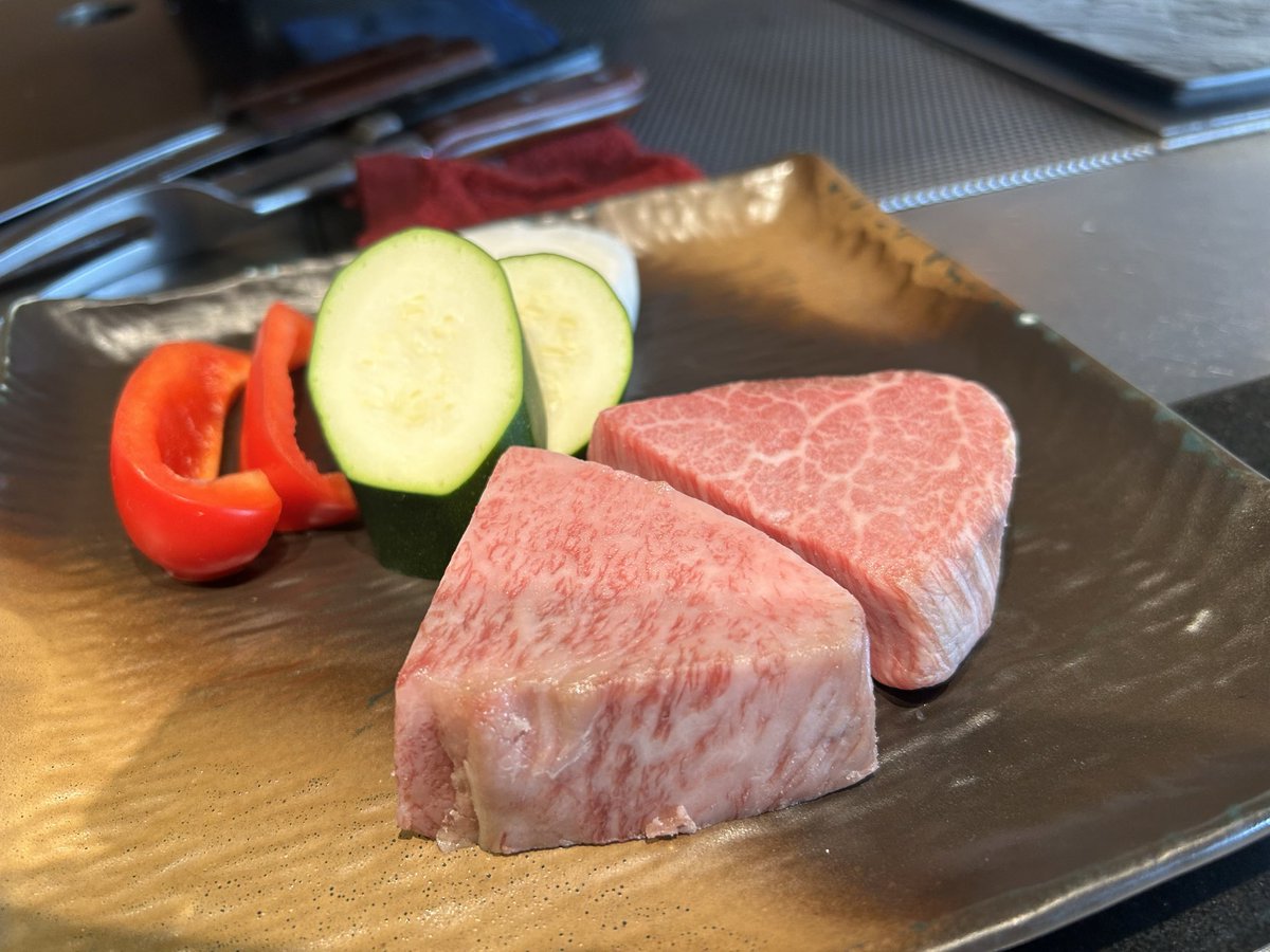 caring7888's tweet photo. 奥様への日頃の感謝と自分へのご褒美に、 #今泉 の #ステーキラウンジ煉 でランチ🥩
フォアグラ、活き鮑、伊勢海老に黒毛和牛のサーロインとシャトーブリアン…お腹いっぱいで大満足です🙏 https://t.co/Iq59zA8zFg