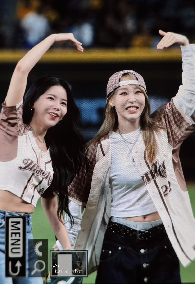 k_moo_star's tweet image. [ MAMAMOO+💚]                
260503 타이베이 타이강 호크스 시구
Preview
 
#마마무 
#솔라 #SOLAR #ソラ 
#문별 #MOONBYUL #ムンビョル