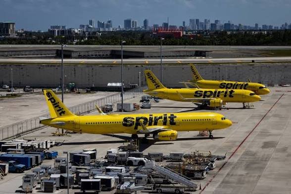 ZephyroVoyenne's tweet image. The idea of shutting down an Airlines in operations doesn't sit right to me, that's what makes the skies beautiful and this kinda hurts and I'm lost 🤕. You'll be missed @SpiritAirlines 
#SpiritAirlines #SouthFlorida
