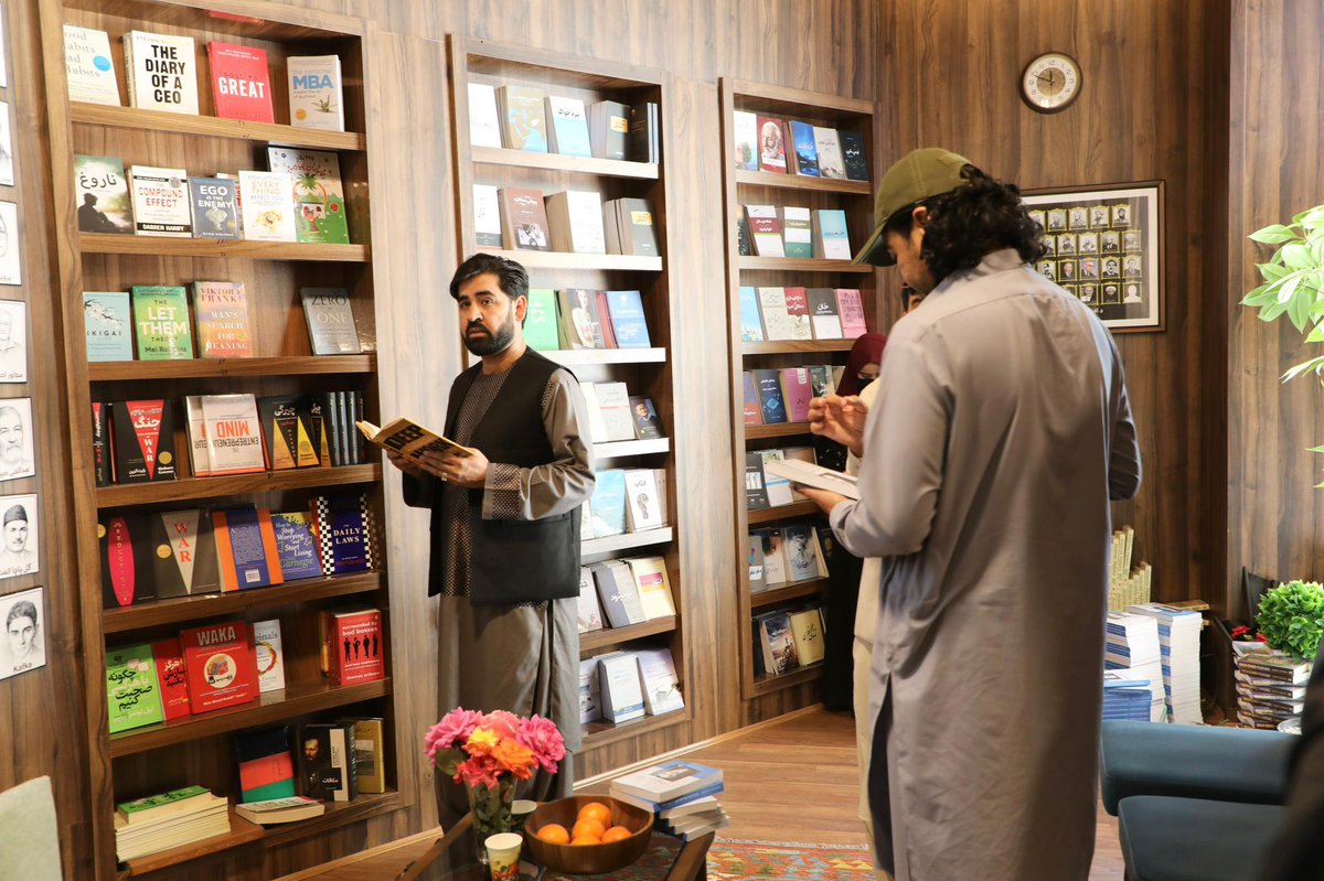 Aksos Book Store tweet media