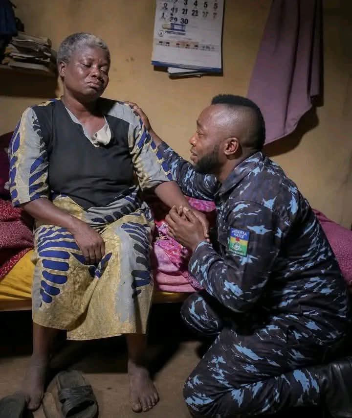epereka49195's tweet image. So after taking her son’s life, the next move is to kneel and beg his mother? 💔😢 Some wounds are too deep for apologies, and no plea can replace a child taken too soon. Justice must speak louder than tears in this p@inful story. 🥹 #deltastate #EndPoliceBrutality #trendingnow