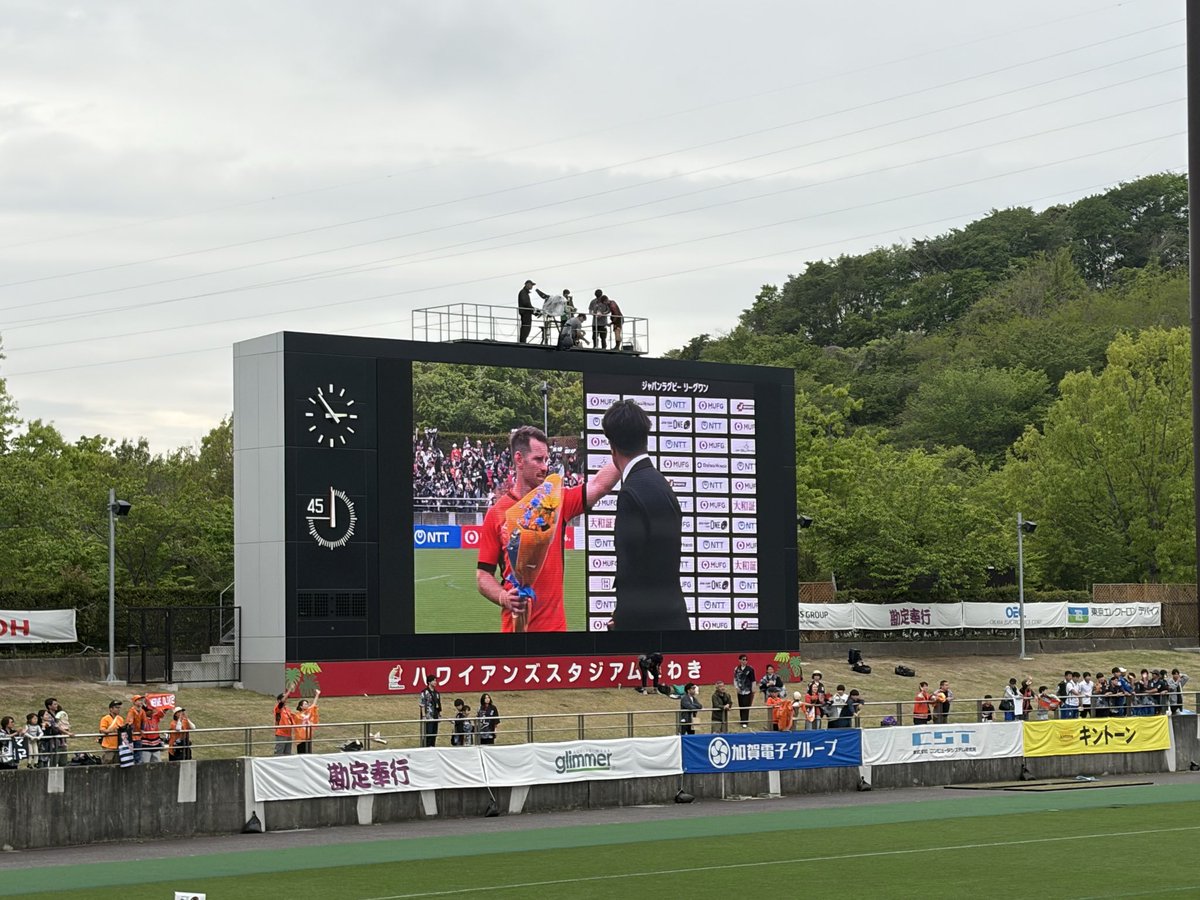 トモ tweet media