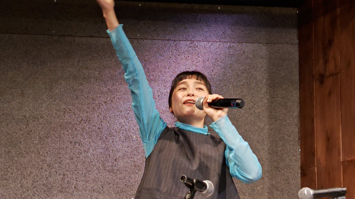 100_shiki's tweet photo. #トミタ栞第二章 緊急記者会見は滞りなく取り進み #せんたく日和 代表取締役社長である #トミタ栞 さんより所信表明と今後の展望や寿くことについての質疑が会場で行われウィットに富んだ受け答えに対し詰めかけた記者や #Bitocco らの失笑を買っていたがそのサービス精神には目を見張るものがある https://t.co/yjNIJYGLZ0
