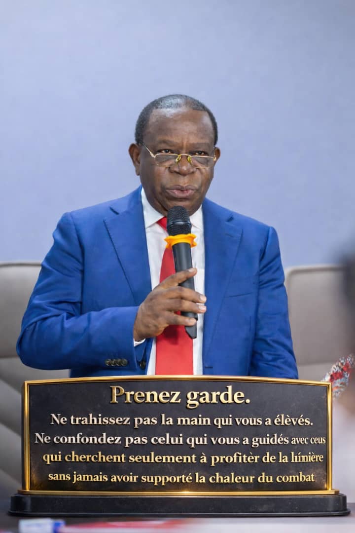 Khenda_depp's tweet photo. #RDC

Bahati @PLukwebo est une figure politique inébranlable en RDC, alliant expérience et résilience. Il sait surmonter les obstacles, gérer les crises internes et maintenir l’unité de son regroupement malgré les frondeurs et les menaces physiques qui planent sur lui.
@JByergi https://t.co/lmNorbLuRf