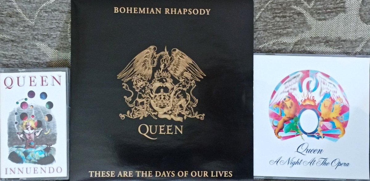 stevie_j74's tweet photo. #AlphabetChallenge #WeekQforQueens
My somewhat meagre collection of Queen's recorded output https://t.co/88SpF1j4yM