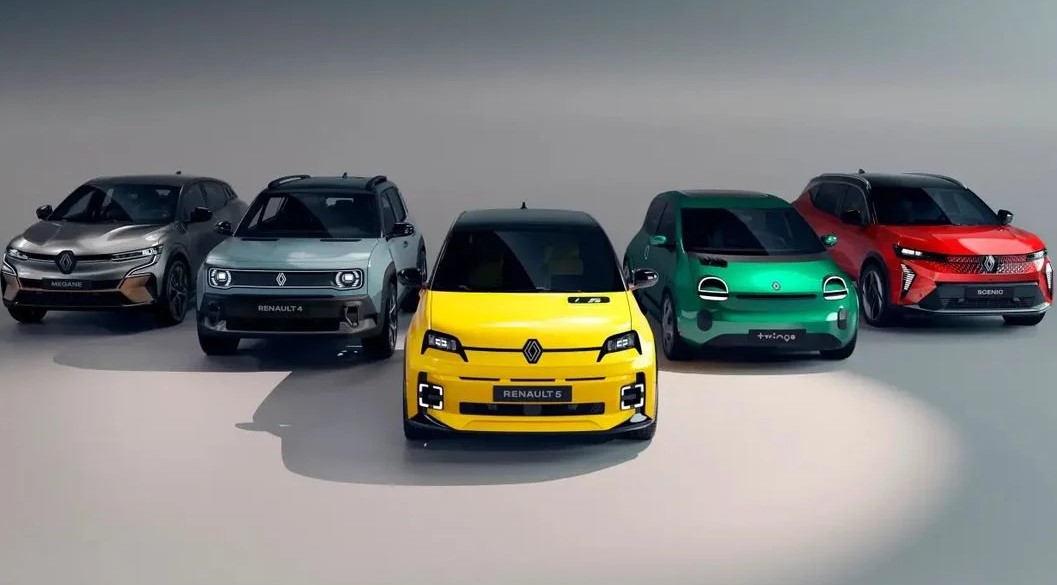 foroelectricos's tweet image. ¿Renault contra Renault? 🚗⚔️

La ofensiva de nuevos modelos genera un dilema: la canibalización interna 📉

¿R5 o Twingo? ¿Symbioz o Austral? Elegir es cada vez más difícil por solapamientos de precio y equipo 🤯
¿Estrategia maestra o caos en el catálogo? 👇
#Renault